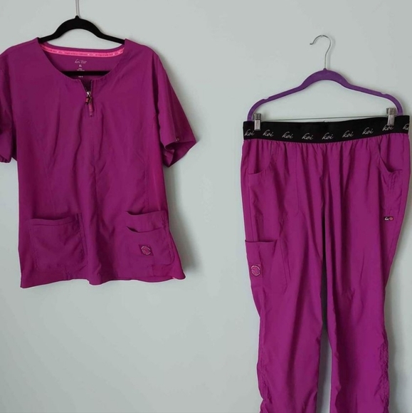 Incredible Deal 3 sets of Designer Scrubs - Picture 7 of 10